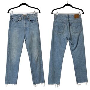 Levi’s Premium Wedgie Straight Jeans Size 27 4 Light Wash Denim Raw Hem